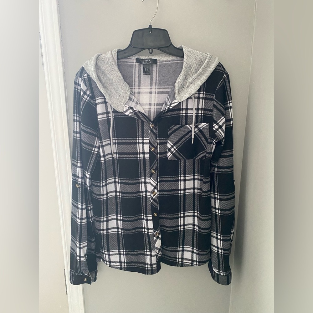 Urban Heritage - Black and white plaid button down long sleeve π€π€ - Picture 1 of 3